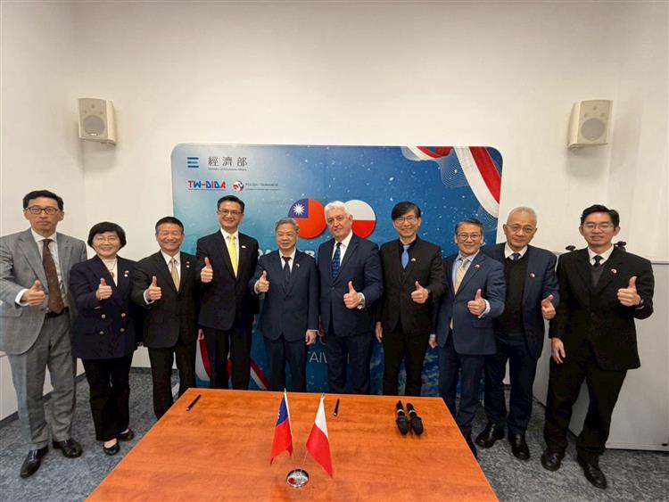 龔明鑫部長率團訪波蘭 揭牌「華沙貿易投資中心」  深化民主供應鏈夥伴關係