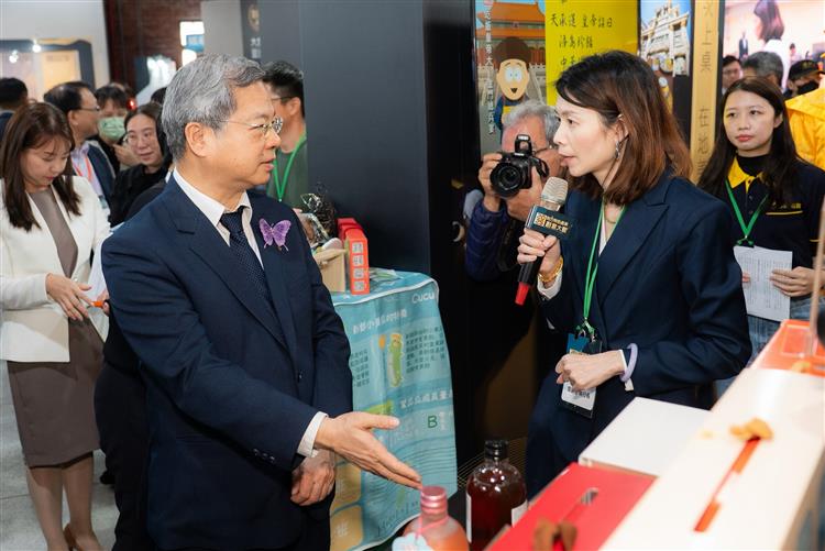 龔部長了解台灣梅酒創新，在地釀造梅酒文化轉為體驗型產業，並推向國際市場作法