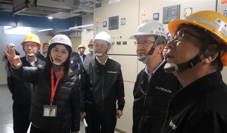 昨(10)日台電總經理王耀庭率領同仁親赴臺大癌醫中心，關心現場作業情況。