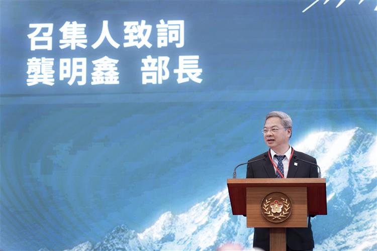 委員會召集人經濟部部長龔明鑫介紹五位得獎者創新特色及貢獻。