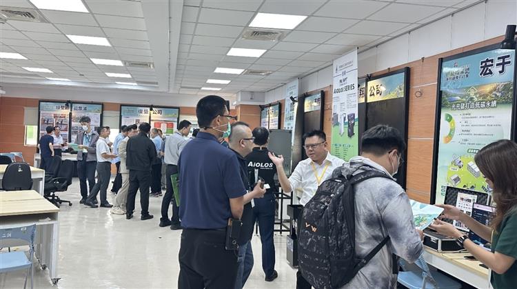  ESCO及設備業者展示節能技術提供來賓節能解方