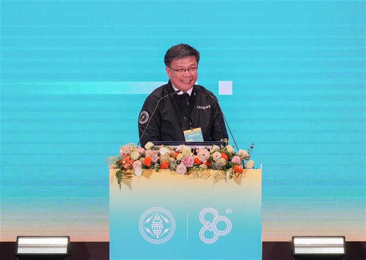 台電董事長曾文生致詞感謝各界貴賓參與，表示在全球電業變局下，台電將著力於發電端與用電端，堅守永遠不變的「穩定供電」責任。