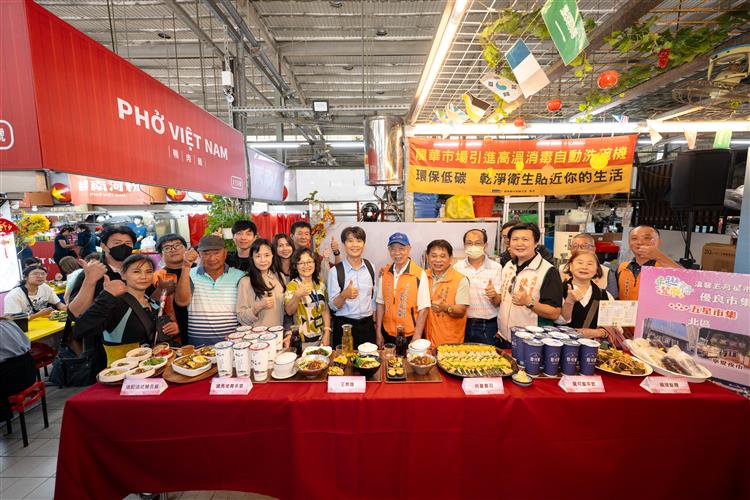 圖說5：傳統市集特色美食商品一應俱全，歡迎民眾自備環保用具前往傳統市集消費遊逛。