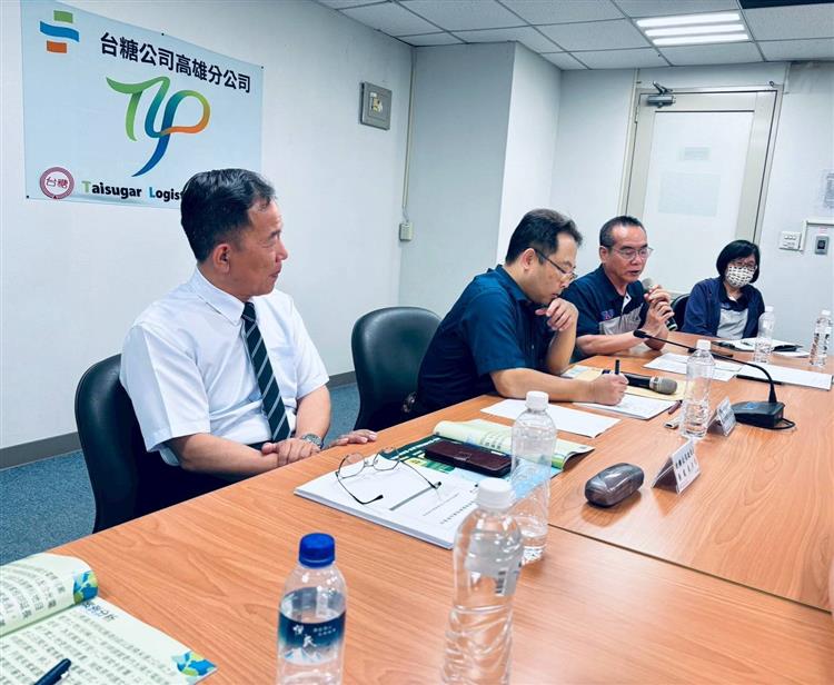 雄檢主任檢察官魏豪勇(左2)擔任專題講座，分享實務案例。