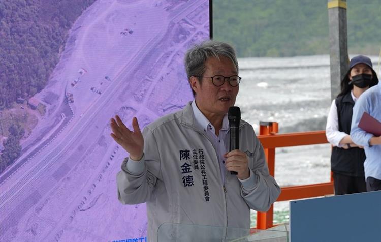 3.行政院卓院長視察馬太鞍溪防汛整備情形-行政院政務委員陳金德致詞