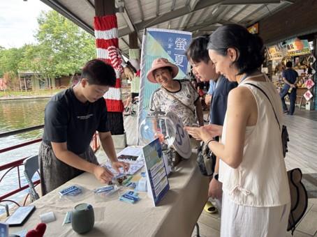 圖說1：「螢夏光復」帶動花蓮光復糖廠人潮與買氣，民眾兌換十分踴躍。