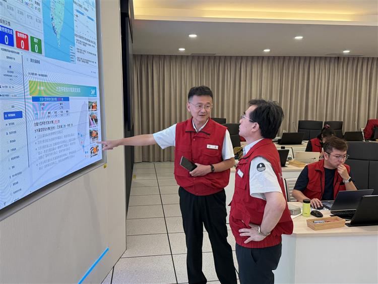 3.嚴防持續性豪雨威脅 經濟部應變小組今(23)日18時提升為一級開設-林署長元鵬關心應變情形