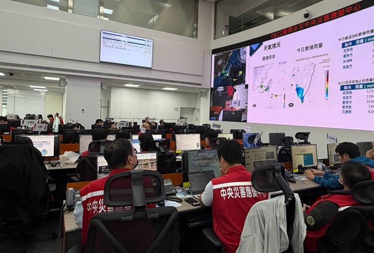4.中央災害應變中心召開第六次工作 中央應變中心連線四縣市 掌握救災應變情形