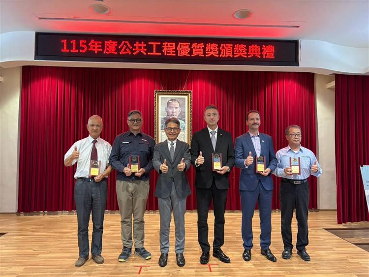 賴次長頒獎表揚水利署「新竹海水淡化廠興建及操作維護(興建部分)」工程團隊