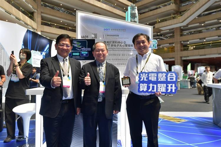 經濟部產業技術司支持工研院研發的「3.2T矽光子光引擎技術」
