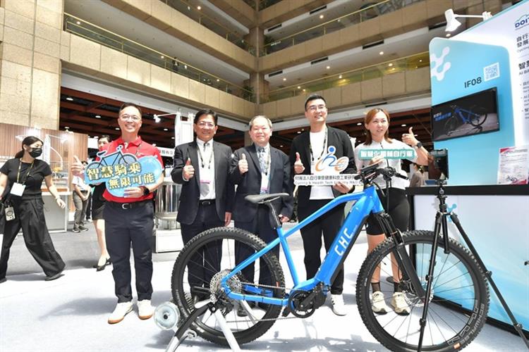 經濟部產業技術司支持自行車中心打造「智慧化電輔自行車」