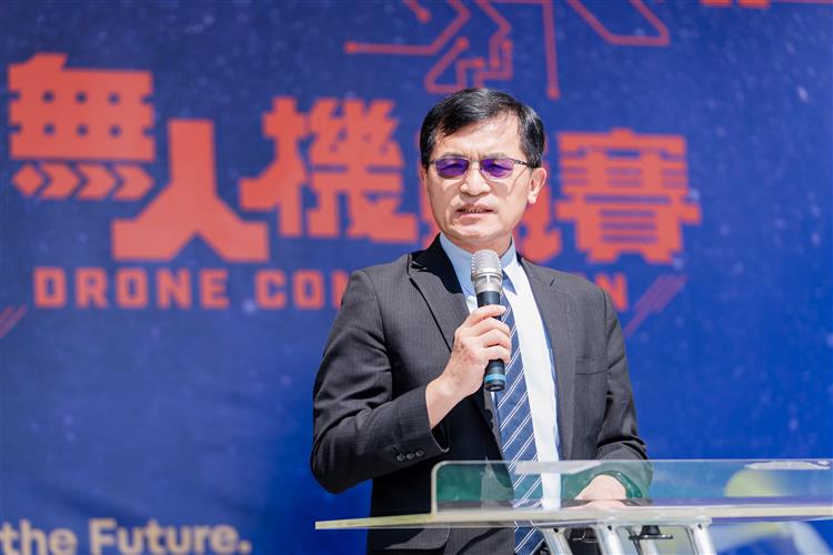 經濟部何次長致詞表示，本屆賽事吸引152隊次報名，期盼透過競賽促進技術交流與多元應用，厚植我國無人機關鍵技術及可信賴供應鏈能量。