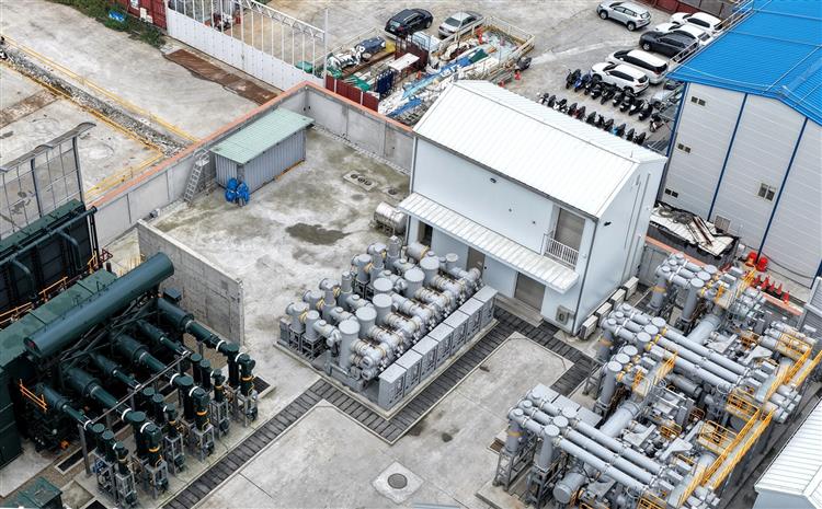 為及早舒緩港湖地區供電瓶頸，台電已於去(2025)年底完成松湖臨時變電所建置。