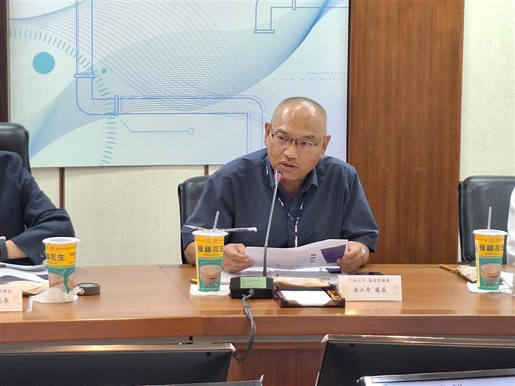 中油公司凌江奇處長說明中油自主開發檢測比對程式，利用 AI 演算法研判管線腐蝕成長趨勢及提升管線定位效率。