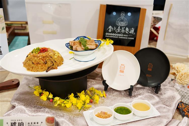 圖說3：「2026臺灣味：琥珀油香競賽」創新組由「大地酒店奇岩一號」的〈蔥香鴨方佐紅寶石沙拉〉勇奪金獎。