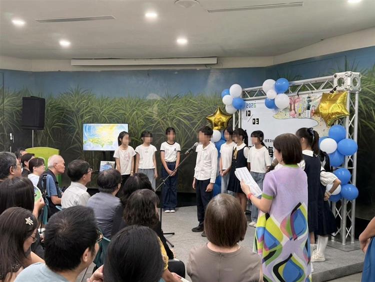 小作家們輪流朗讀繪本內容，並搭配動畫影片，帶領現場觀眾認識繪本故事