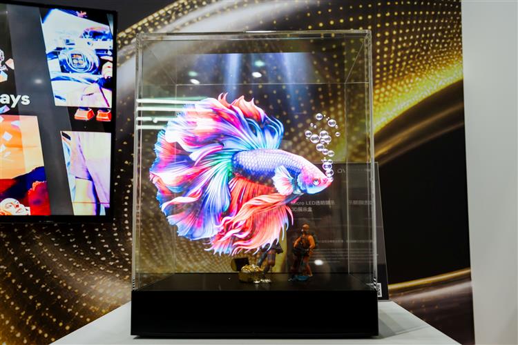 友達光電「Micro LED透明3D浮空智慧櫥窗」
