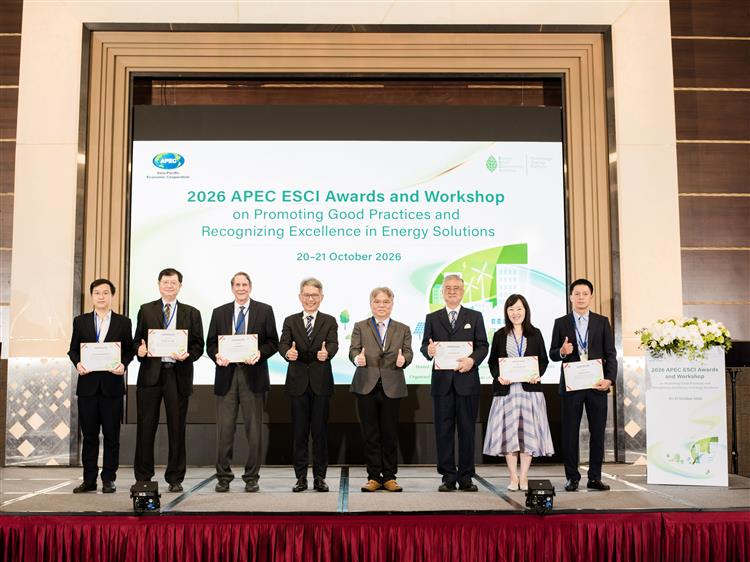 圖說2：經濟部次長賴建信、能源署副署長陳崇憲與2026年ESCI最佳案例評選活動來自泰國、我國、美國、APERC、日本、越南之國際評審團合影