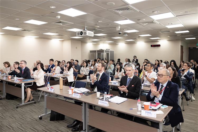 「臺英中小企業AI論壇」吸引近百人蒞臨與會
