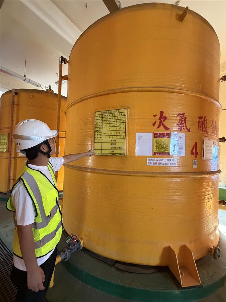 薔琵颱風逼近 台水啟動防颱機制 維持供水系統穩定運作-新竹給水廠藥品整備