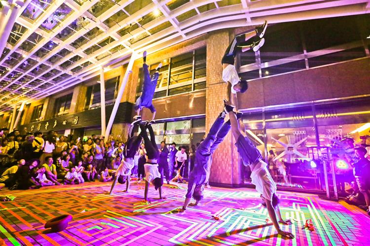 台電2017年參與「白晝之夜」全球夜間城市藝術祭，徹夜開放台電大樓、結合藝術展覽演出，台電大樓化身電光馬戲競技場，吸引8萬人一起不睡。