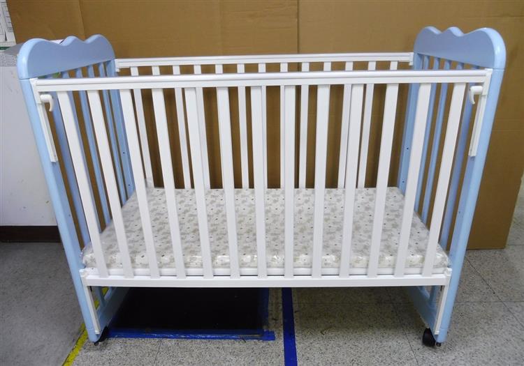 1090831-下拉及移動式側面嬰兒床1