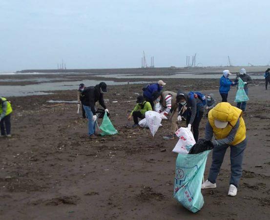 台灣中油舉辦2020「向海致敬、潔淨觀塘」淨灘活動