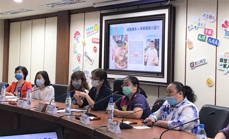 中小企業處「數位群聚拚創意 打造台灣在地幸福味」記者會，邀請三位微型女性企業主分享加入數位群聚，與夥伴共同學習成長的生命故事