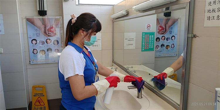 台灣中油服務不間斷 進出防疫採實聯制管理 加油如廁請戴口罩保持社交距離