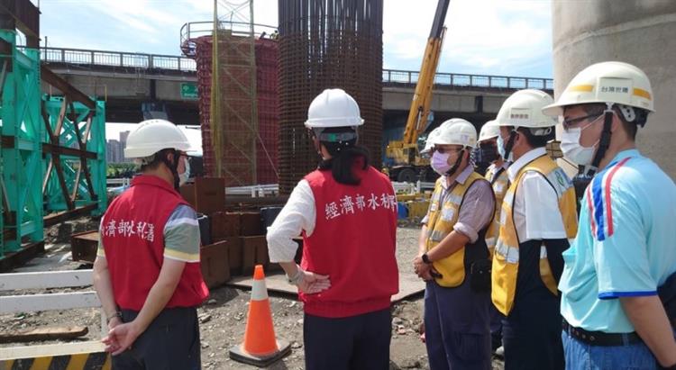 彩雲颱風來襲 水利署防汛整備已到位-新店溪中正橋改建工程防汛整備視察