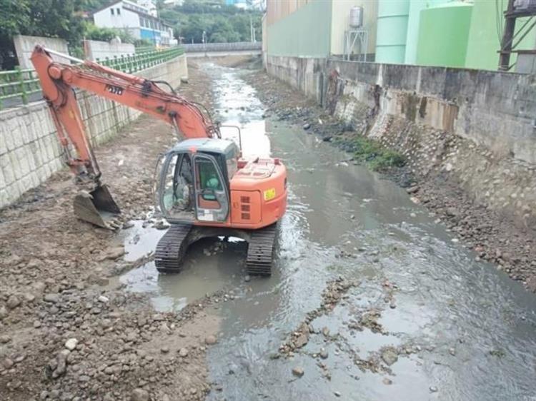 水利署加強巡檢水利建造物及防汛整備確保安全-塔寮坑溪河道整理