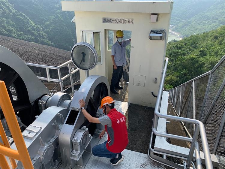 預防圓規颱風外圍環流帶來明顯降雨  水利署超前部屬提高警戒南區水資源局於各水庫進行防汛整備