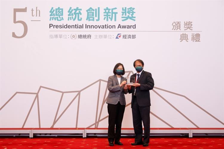 總統頒贈第五屆總統創新獎得獎人-蔡明祺講座教授