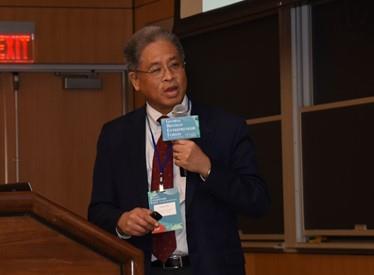 圖4、「2019台灣生技創新創業論壇─全球生技領袖高峰會」邀請到臺美義不同專家進行經驗分享：美國腸胃道菌權威賓州大學醫學院教授Gary Wu。