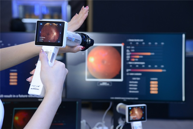獲銅牌獎的「眼部醫學影像輔助診斷技術」應用AI人工智慧輔助診斷，有效率地協助醫師診斷眼底影像的細微病變、判讀病變嚴重程度。
