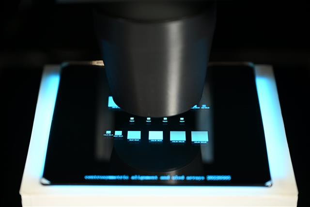高準確性二合一的「Micro LED顯示模組快速檢測技術」，突破傳統100度光源角度檢測，擴大至120度，相較於傳統設備提升50%量測效率。