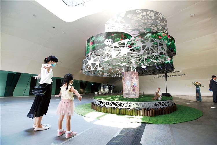 另開視窗，連結到祈福許願樹整合顯示器與互動感測模組技術，讓大人小孩都能與3D可愛動物即時互動。(jpg)
