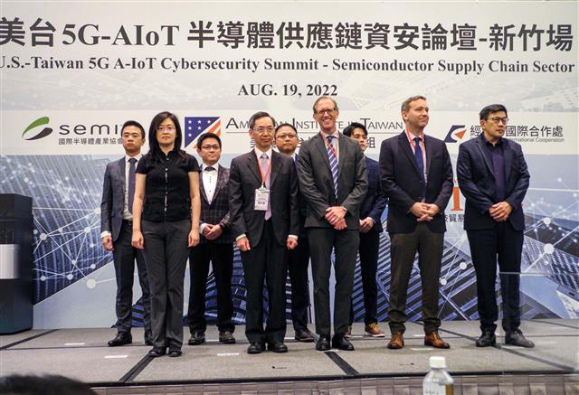 國合處陳處長出席「2022美臺5G-AIoT半導體供應鏈資安論壇」致詞