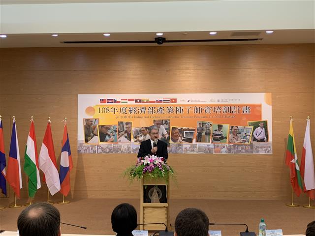 Open Economic Deputy Counselor Phillip J.P. Fan of the ICD speaks at the closing ceremony.(JPG)
