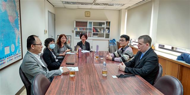 ICD Director General meets with ITITP participant from Hungary
