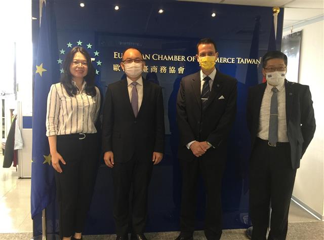 Open Department of International Cooperation Director General Alex Liao met with Freddie Hoeguland, CEO of the European Chamber of Commerce Taiwan.(jpg)