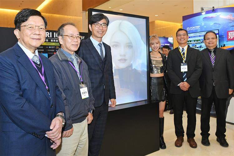 開啟彈跳視窗，連結到「AI虛擬偶像」採用一站生成式3D模型建置技術，僅需5分鐘快速建模。(jpg檔)