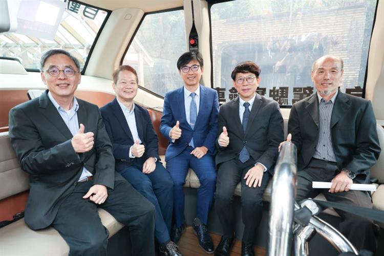 開啟彈跳視窗，連結到經濟部今(12)日舉辦「臺灣首獲全球最高汽車技術大獎記者會」。(jpg檔)