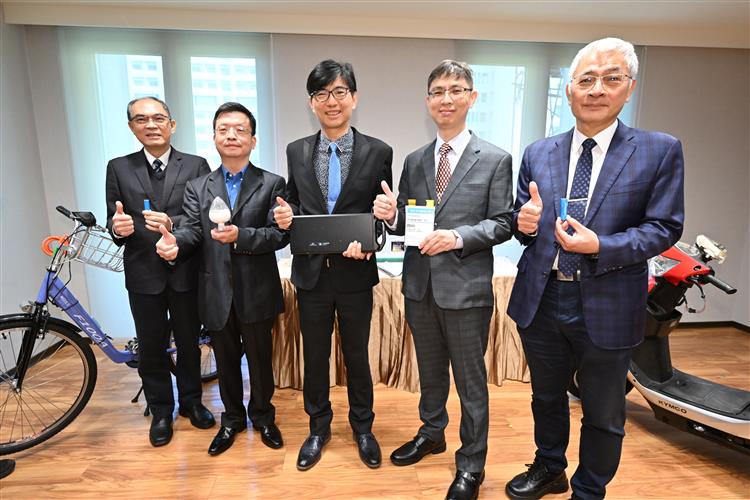 開啟彈跳視窗，連結到萬溢能源公司核心技術為鈮酸鈦(TNO)負極材料，可讓鋰電池僅5分鐘就充飽電，同時也具備20年的超長壽命及高安全性，展現出龐大的市場潛力。(jpg檔)