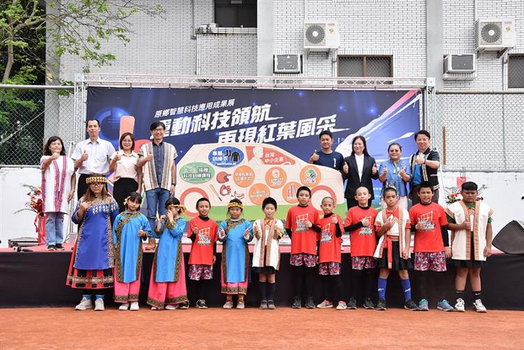 開啟彈跳視窗，連結到經濟部號召中小企業共同響應部落關懷，同時紡織所攜手台灣化學纖維、巧良實業及東肯企業共同捐贈紅葉少棒150套專屬訓練衣(jpg檔)