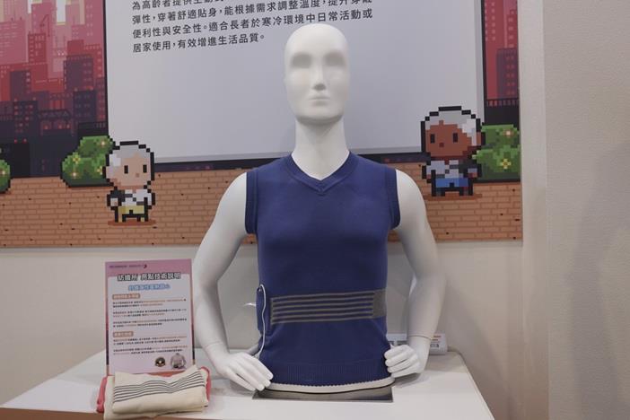 開啟彈跳視窗，連結到紡織所研發的「針織彈性電熱背心」，兼具輕量、溫控與彈性設計，貼身舒適又能自由調節溫度(jpg檔)