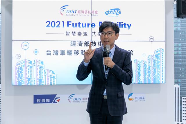 DoIT supports industry innovations, creating production value of about 100 billion NT dollars, authoring patents to more than 100 private companies.