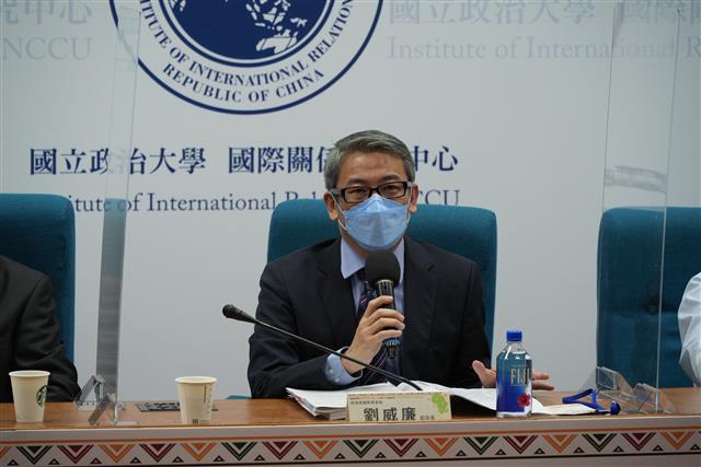 BOFT Deputy Director General Liu hosts Session 1.