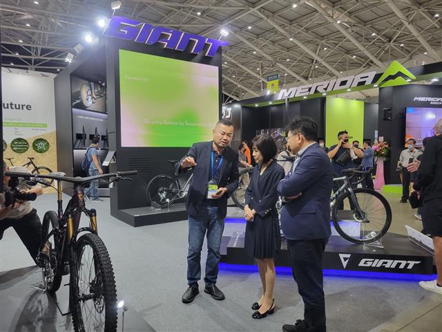 BOFT DG Kiang visits 2023 Taipei Cycle Show to learn about industry trends 04