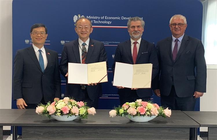 MOUs on hydrogen power, EV cooperation signed at Poland-Taiwan Economic Consultations